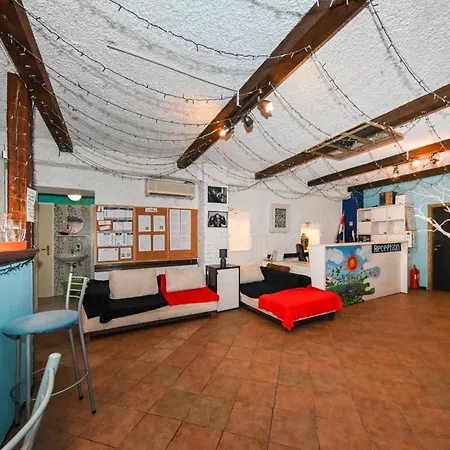 The Lazy Monkey & * Zára