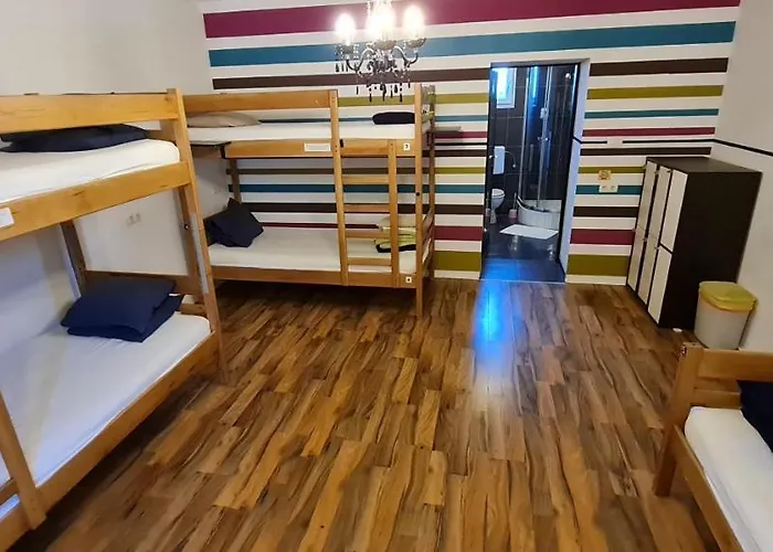 Hostel The Lazy Monkey & Zára