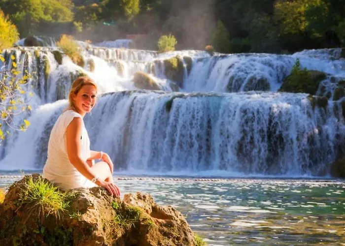 The Lazy Monkey & Хостел