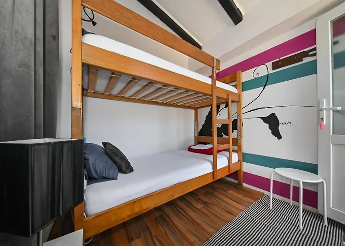 Хостел The Lazy Monkey & Задар