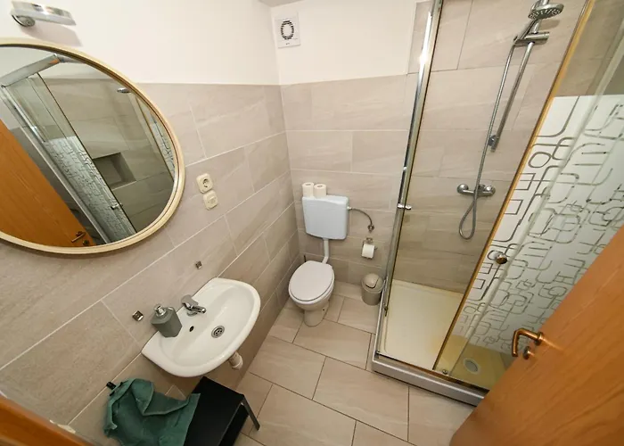 The Lazy Monkey & Hostel *