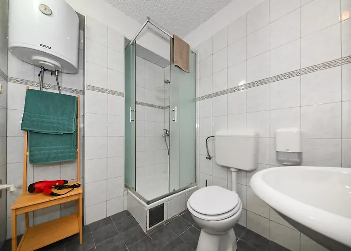 The Lazy Monkey & * Задар