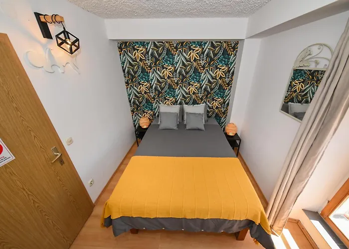 The Lazy Monkey & Хостел *