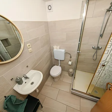 The Lazy Monkey & Vandrerhjem *