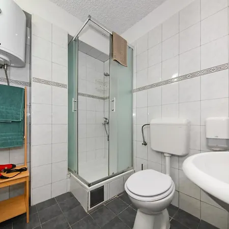 The Lazy Monkey & * Zadar