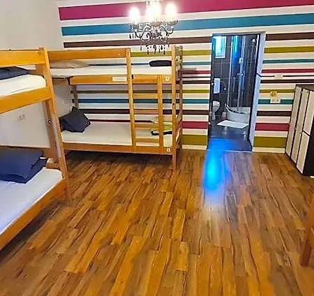 The Lazy Monkey & Hostel Zára