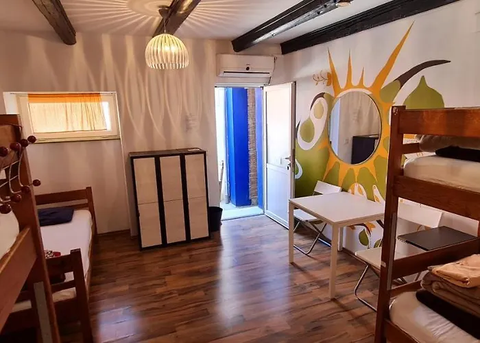 Hostal The Lazy Monkey & Zadar