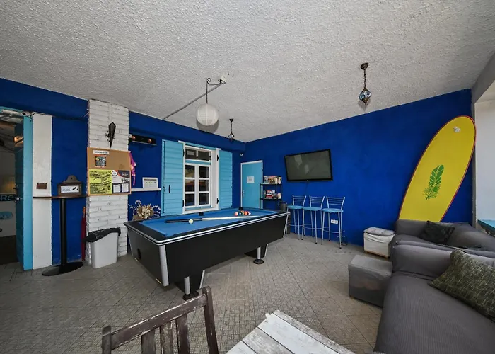 Vandrarhem The Lazy Monkey & *