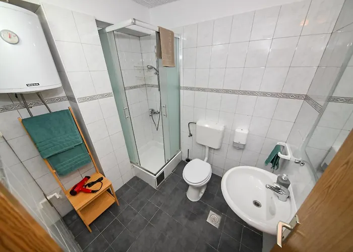 The Lazy Monkey & Hostal